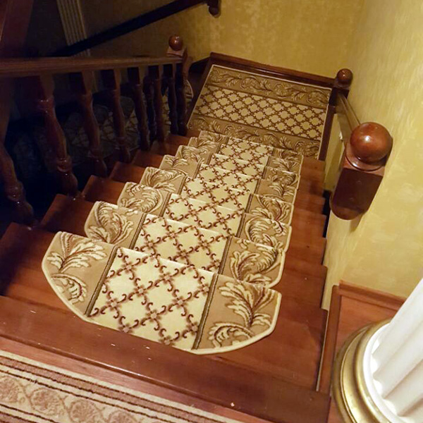 Ковровые накладки на лестницу